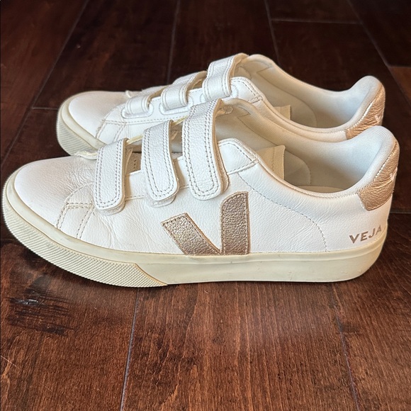 Veja velcro sneakers - Picture 2 of 6
